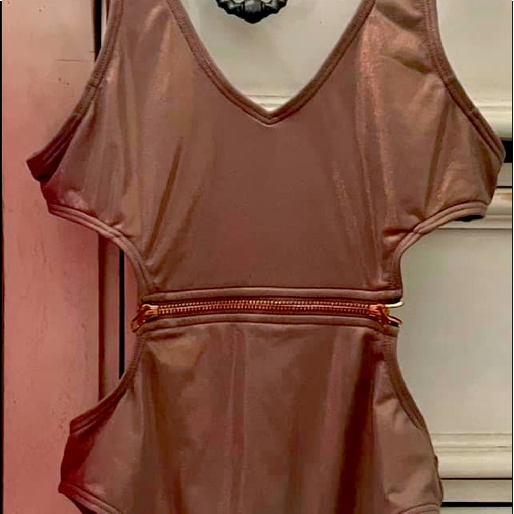 One ☝️ piece swimsuit
